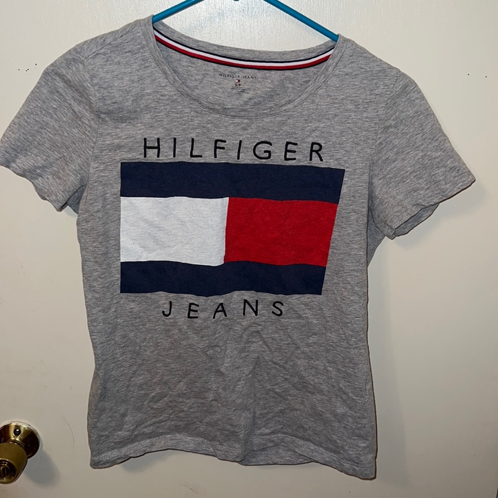 Grey hilfiger jeans t-shirt